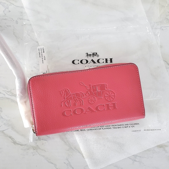 SOLD ⭐️ Pink Coach Horse & Carriage Zip Around Wallet - Picture 7 of 9